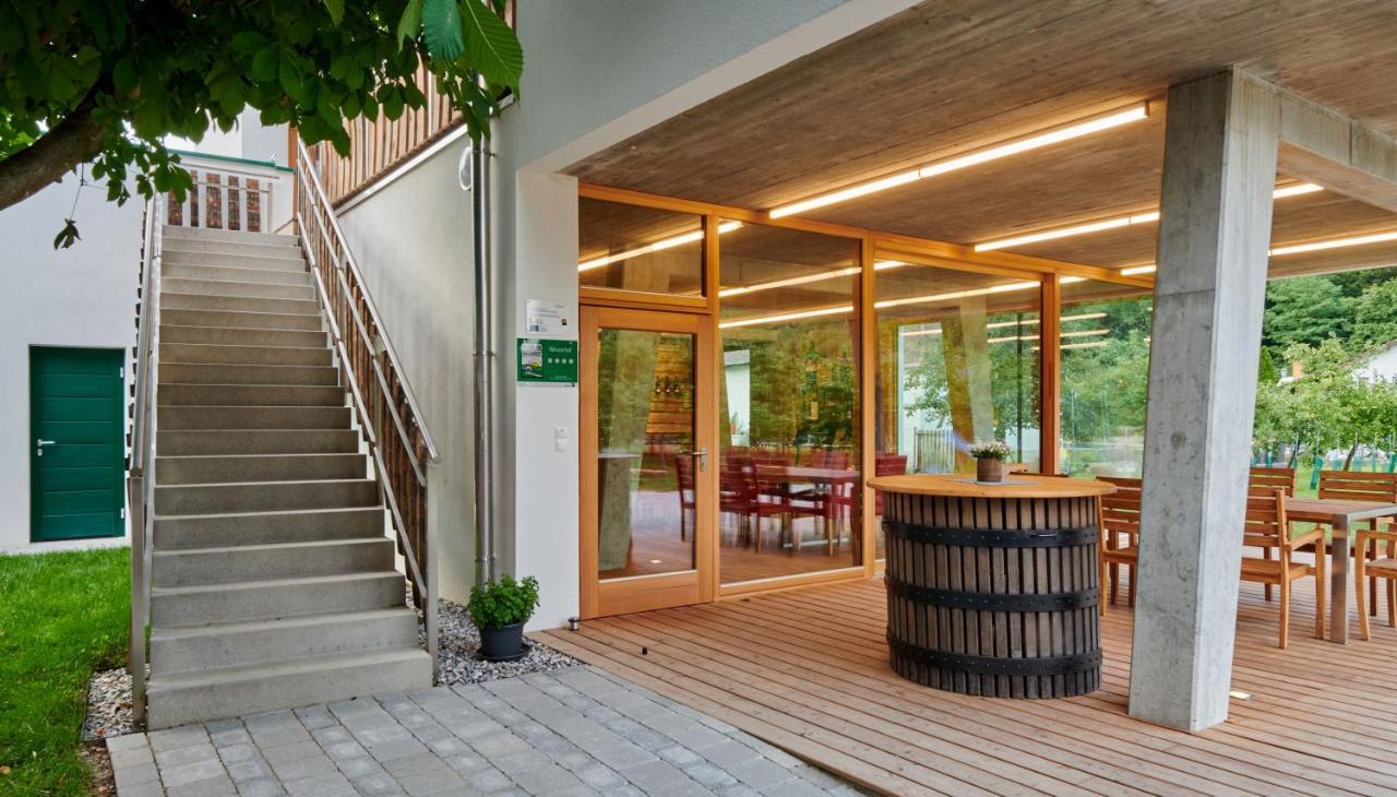 Ferienwohnung Am Weingut Eisenbock Strass  Bagian luar foto